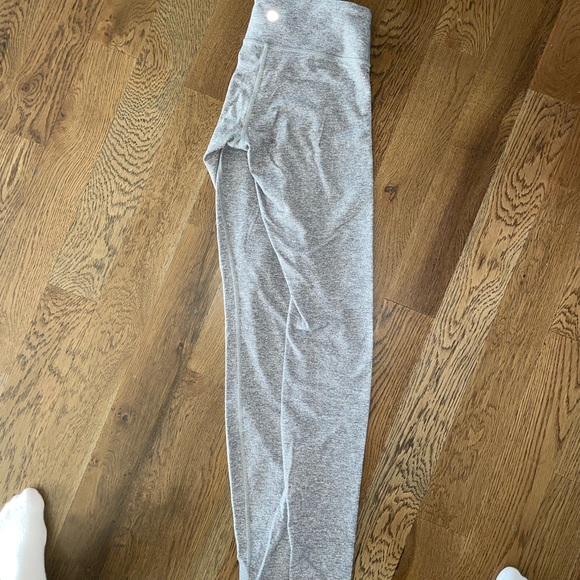 Size 4 grey Lululemon leggings - Picture 5 of 7